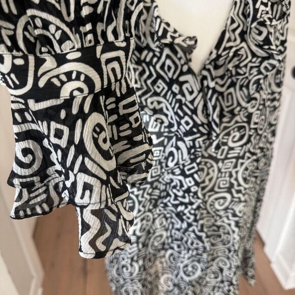 Vtg Chico's DESIGN 100% Silk Crinkle Top Blouse Sz 1 M Black White‎ Ruffle Tunic - Picture 4 of 11